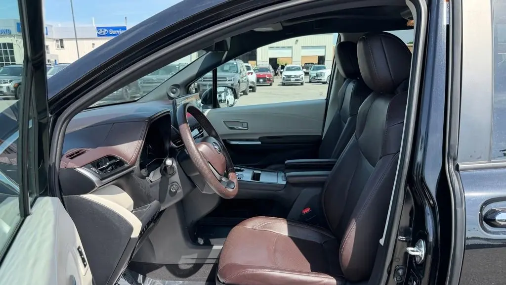 2023 Toyota Sienna Platinum 7-Passenger