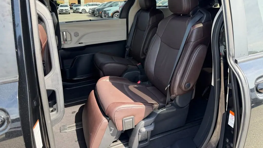 2023 Toyota Sienna Platinum 7-Passenger