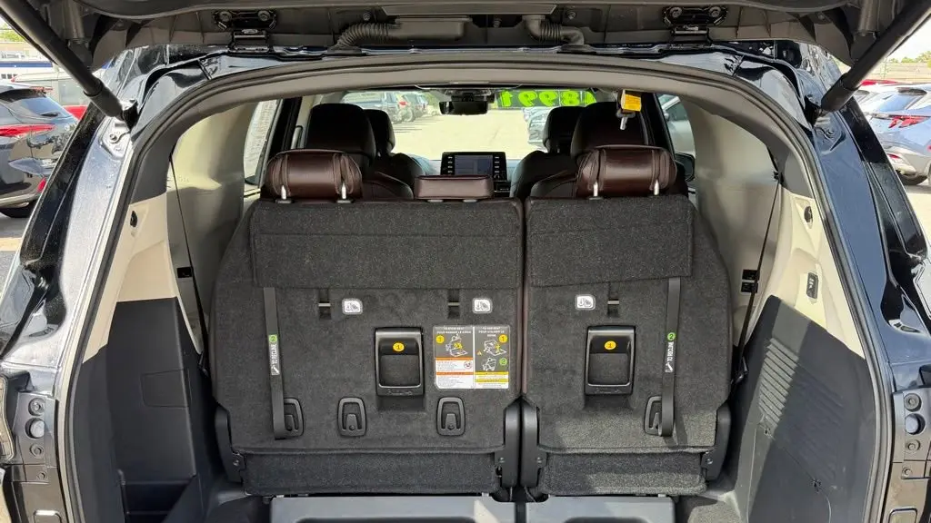 2023 Toyota Sienna Platinum 7-Passenger