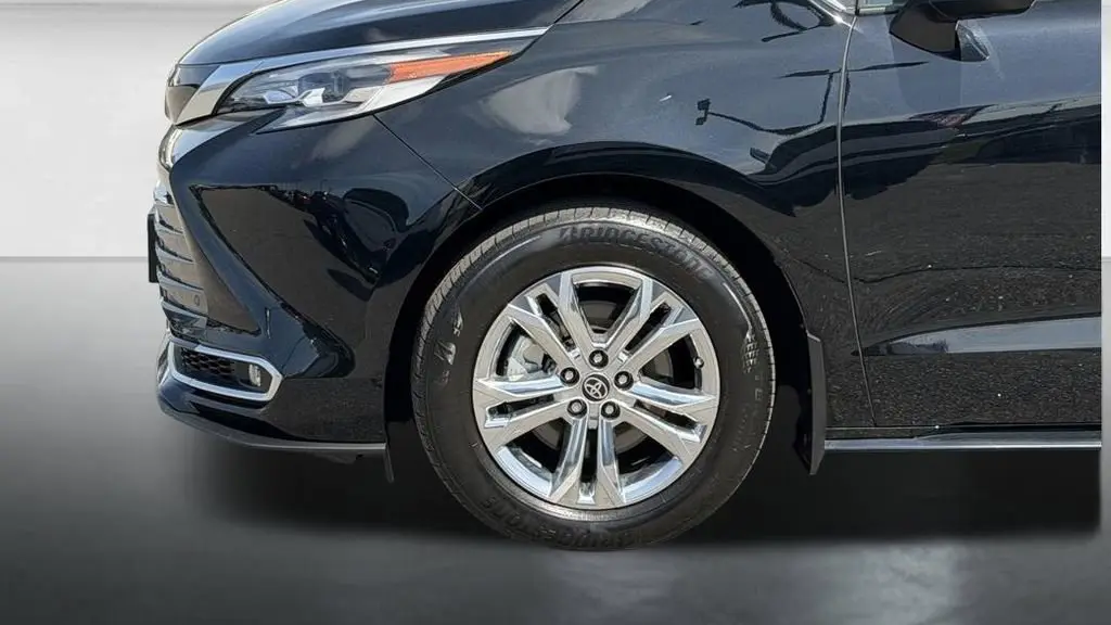 2023 Toyota Sienna Platinum 7-Passenger