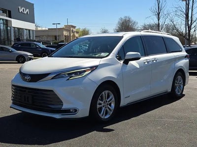 Photo of a 2021 Toyota Sienna AWD Platinum 7-Passenger 4DR Mini-Van for sale