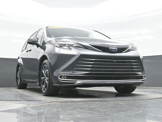 2025 Toyota Sienna - $53,917