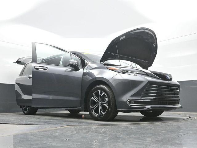 2025 Toyota Sienna - $53,917
