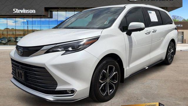 Preowned 2025 Toyota Sienna Platinum 7-Passenger for Sale