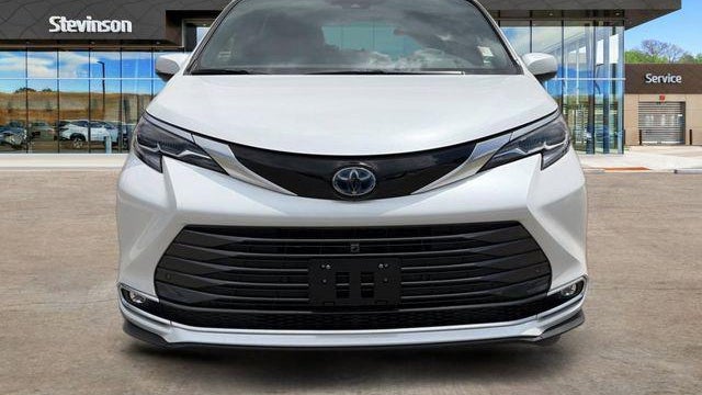 2025 Toyota Sienna Platinum 7-Passenger