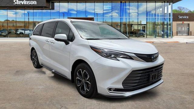 2025 Toyota Sienna Platinum 7-Passenger