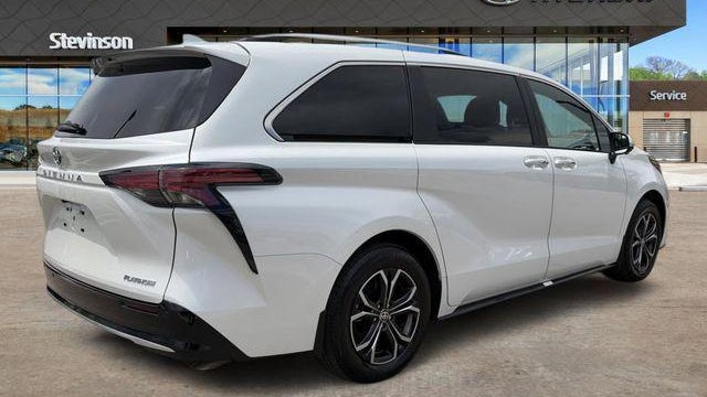 2025 Toyota Sienna Platinum 7-Passenger