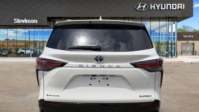 2025 Toyota Sienna Platinum 7-Passenger