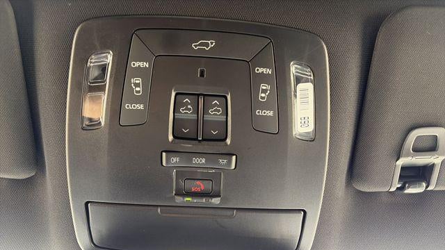 2025 Toyota Sienna Platinum 7-Passenger