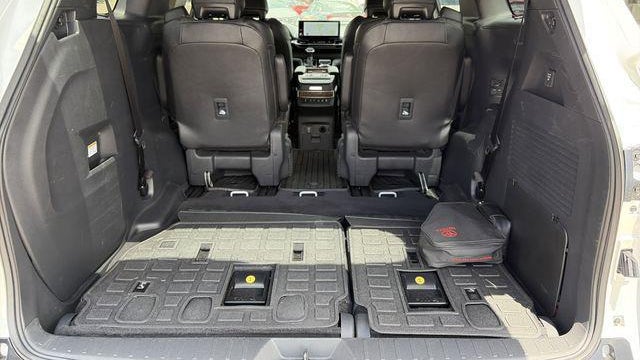 2025 Toyota Sienna Platinum 7-Passenger