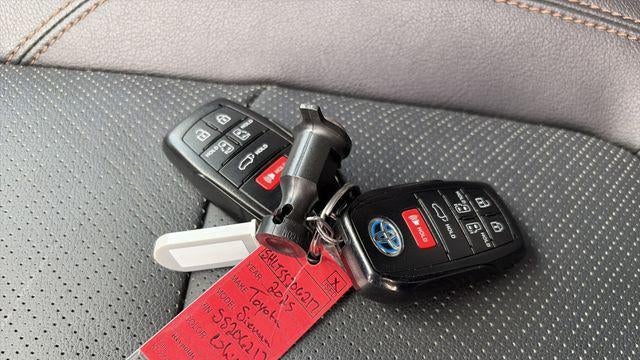 2025 Toyota Sienna Platinum 7-Passenger