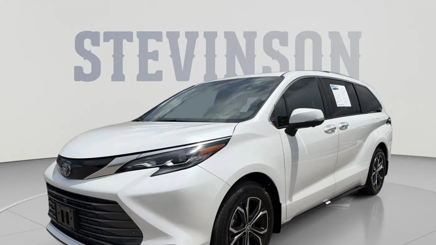 Preowned 2025 Toyota Sienna Platinum 7-Passenger for Sale