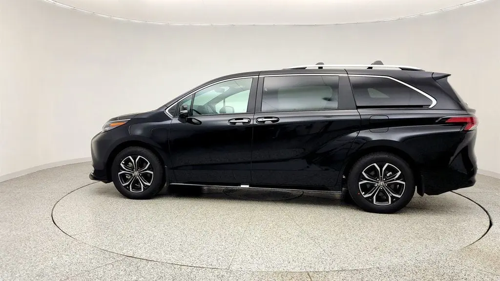 2026 Toyota Sienna - $58,995