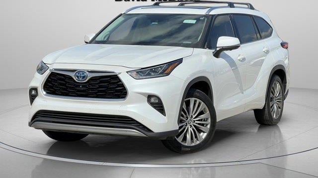 2023 Toyota Highlander Hybrid Platinum