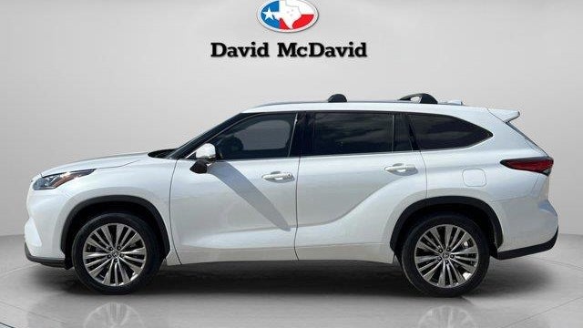 2023 Toyota Highlander Hybrid Platinum