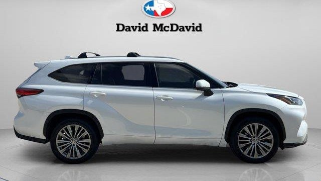 2023 Toyota Highlander Hybrid Platinum