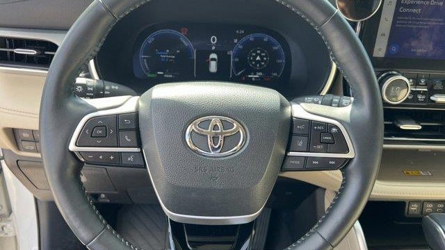 2023 Toyota Highlander Hybrid Platinum