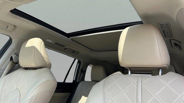 2023 Toyota Highlander Hybrid Platinum