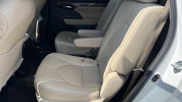 2023 Toyota Highlander Hybrid Platinum