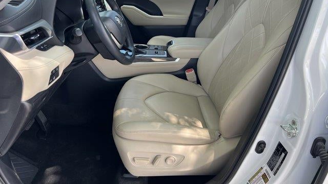 2023 Toyota Highlander Hybrid Platinum