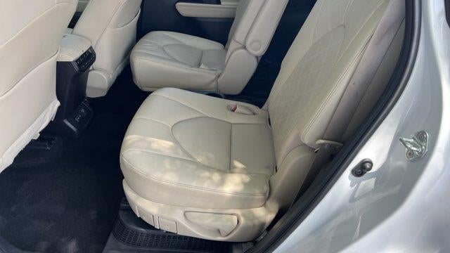 2023 Toyota Highlander Hybrid Platinum