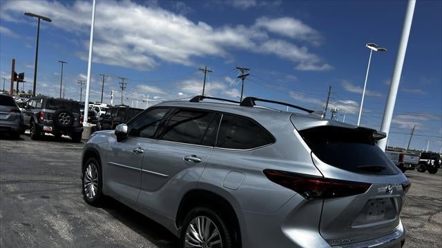 2023 Toyota Highlander Hybrid Platinum