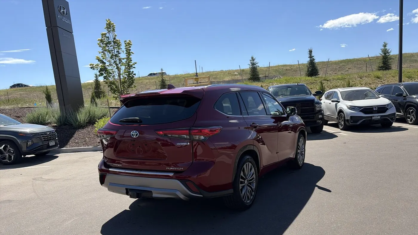2021 Toyota Highlander Hybrid Platinum