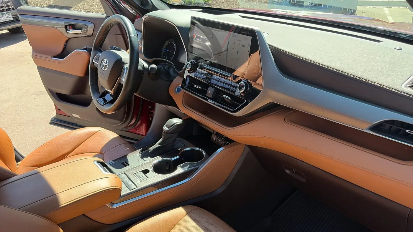 2021 Toyota Highlander Hybrid Platinum
