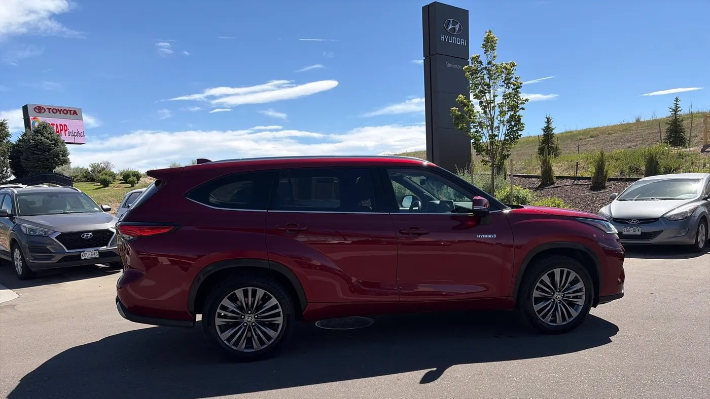 2021 Toyota Highlander Hybrid Platinum