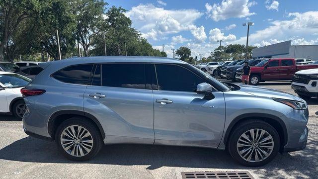 2021 Toyota Highlander Hybrid Platinum