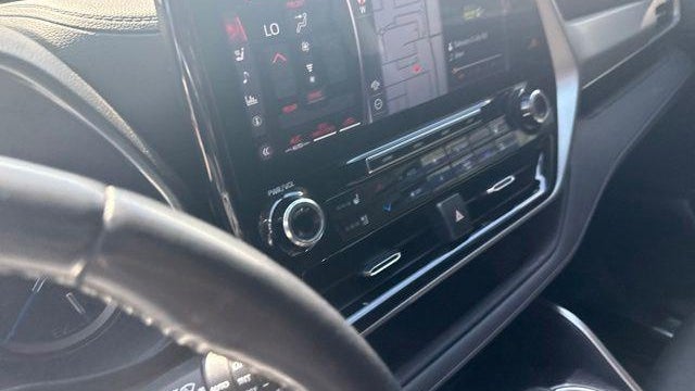 2021 Toyota Highlander Hybrid Platinum