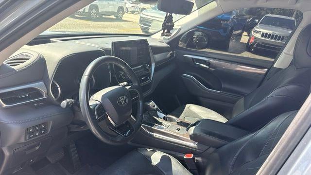 2021 Toyota Highlander Hybrid Platinum