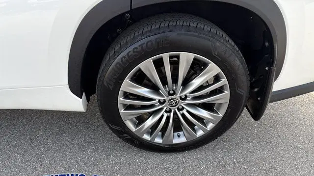2021 Toyota Highlander Hybrid Platinum