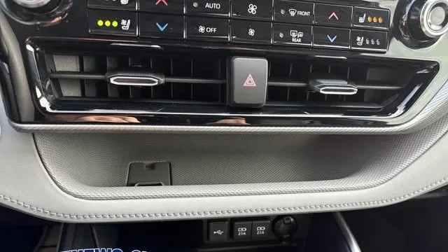 2021 Toyota Highlander Hybrid Platinum