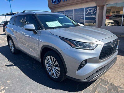 Photo of a 2022 Toyota Highlander Platinum 4DR SUV for sale