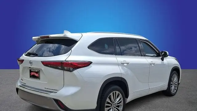 2022 Toyota Highlander Platinum