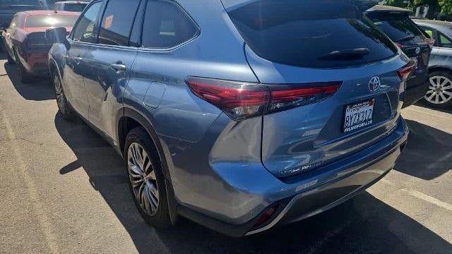 2022 Toyota Highlander Platinum