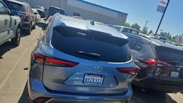 2022 Toyota Highlander Platinum