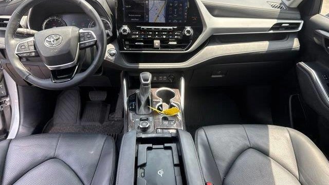 2022 Toyota Highlander Platinum