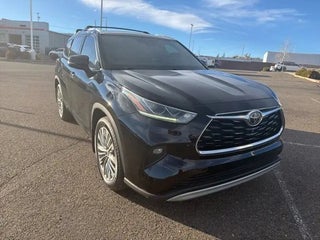 2020 Toyota Highlander with Midnight Black Metallic Exterior