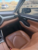 2020 Highlander Thumbnail 16