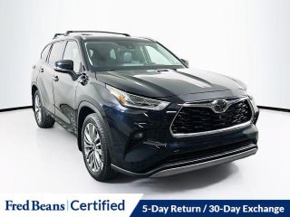 2020 Toyota Highlander with Midnight Black Metallic Exterior