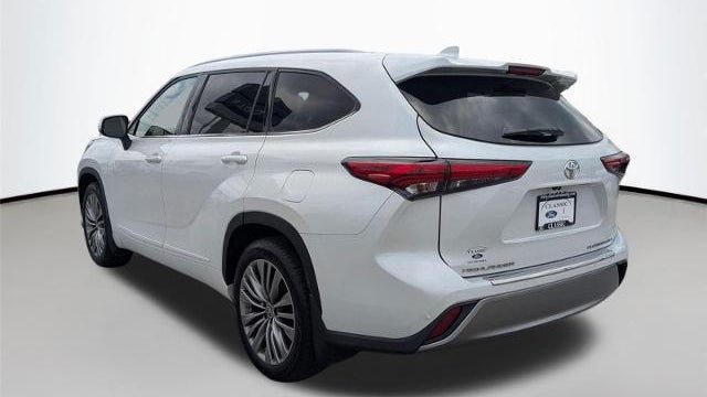 2022 Toyota Highlander Platinum