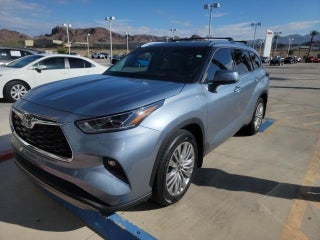 2022 Toyota Highlander with Moon Dust Exterior