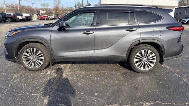 2022 Toyota Highlander Platinum