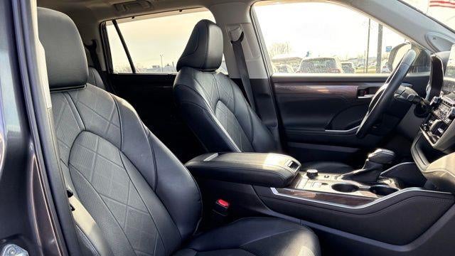 2022 Toyota Highlander Platinum