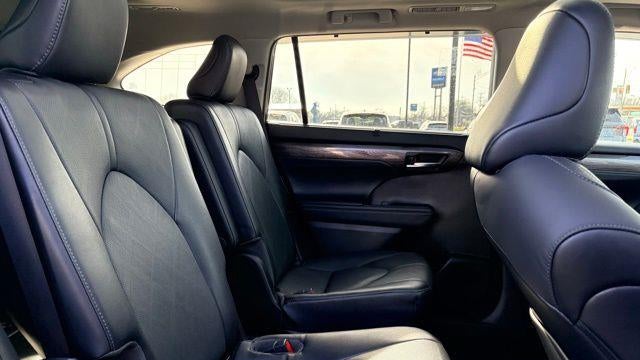 2022 Toyota Highlander Platinum