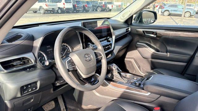 2022 Toyota Highlander Platinum