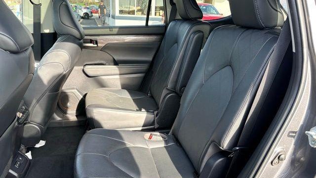 2022 Toyota Highlander Platinum