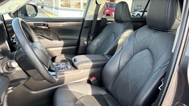 2022 Toyota Highlander Platinum